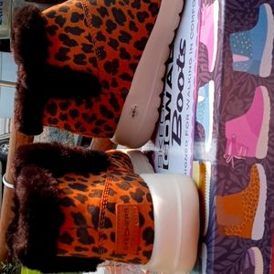 COPY - New Sketchers go walk boots